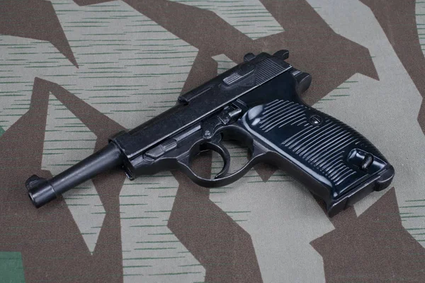 Guerra Mundial era nazi ejército alemán pistola semiautomática de 9 mm —  Fotos de Stock