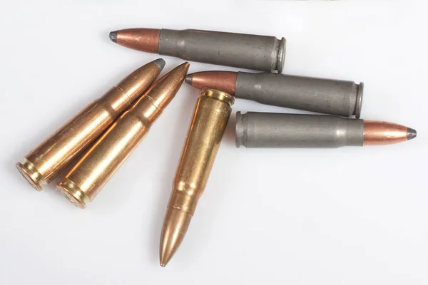 Kalashnikov arma de ak 7,62 milímetros munição — Fotografia de Stock