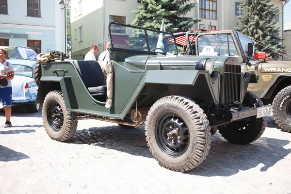 Kamyanets-Podilsky, Oekraïne-9 juni 2018. Retro auto Festival in Kamyanets-Podilsky, Oekraïne — Stockfoto