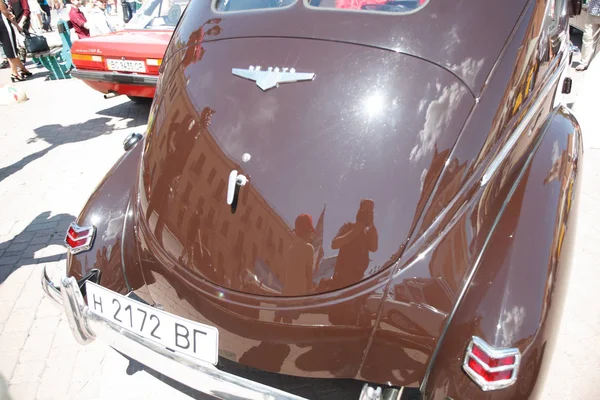 KAMYANETS-PODILSKY, UCRANIA - 8 de junio de 2019. Retro Car Festival en Kamyanets-Podilsky, Ucrania — Foto de Stock