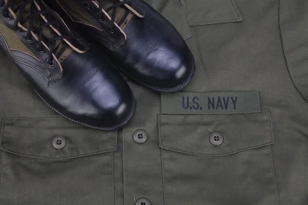 US-Marine olivgrüne Uniform mit Stiefeln — Stockfoto