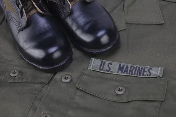 U.S. MARINES uniforme verde com botas — Fotografia de Stock