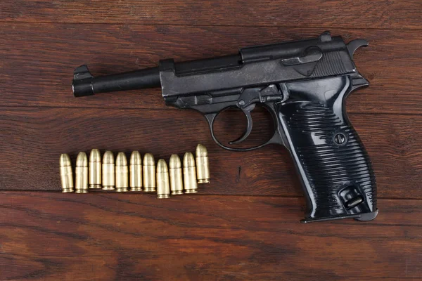 WWII era nazi german army handgun with ammunitions — Stock Photo, Image