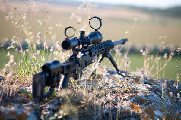 A Camouflaged Sniper Sitting In The Field Aiming Through His Scope Banco de  Imagens Royalty Free, Ilustrações, Imagens e Banco de Imagens. Image  42658603.