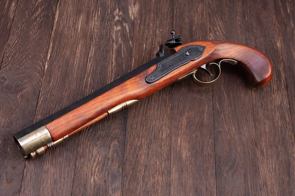 Vieja Pistola Retro Muzzleloader Bloqueo Pedernal Escritorio Madera — Foto de Stock