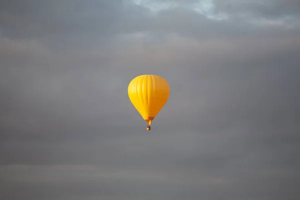 Ballon Air Chaud Coloré Dans Ciel Matin — Photo