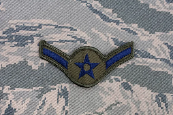 2020年8月31日 数字虎纹式飞行员制服 Abu 上的美国空军飞行员军衔补丁 — 图库照片