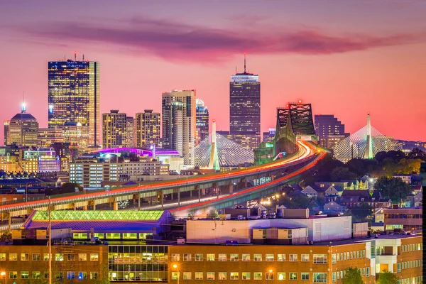 Boston Massachusetts Usa Skyline Con Puentes Autopistas Atardecer — Foto de Stock