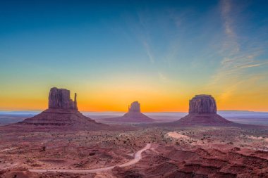 Anıt Vadisi, Arizona, ABD şafak vakti.