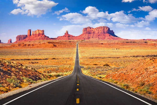 記念碑の谷 アリゾナ 米国の象徴的な道路 — ストック写真