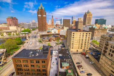 Milwaukee, Wisconsin, ABD şehir manzarası gün.