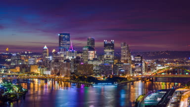 Pittsburgh, Pennsylvania, ABD şafak manzarası.