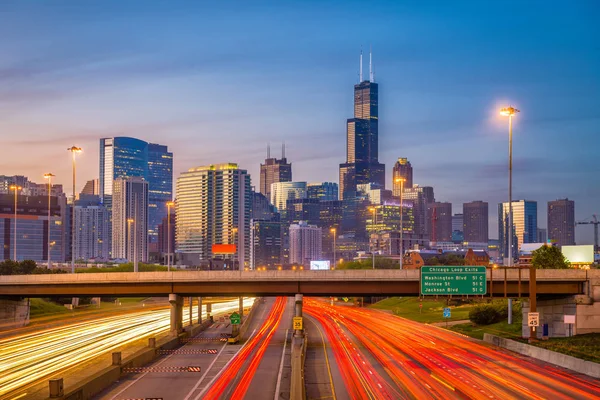 Centrum Skyline Van Chicago Illinois Usa Snelwegen Schemerlicht — Stockfoto