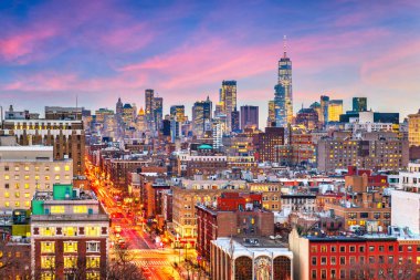 New York, New York cityscape Manhattan'ın alacakaranlıkta.