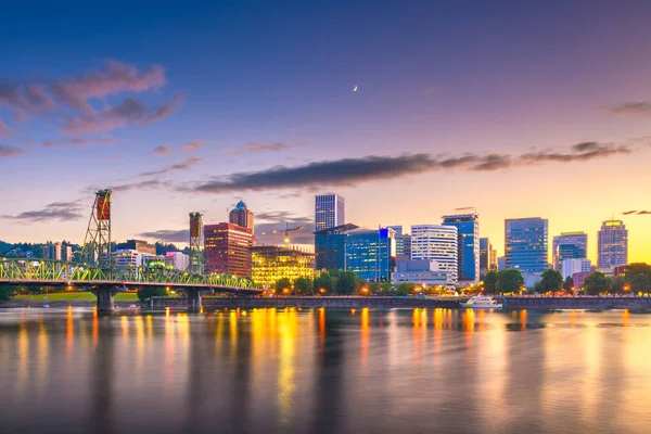 Portland Oregon Usa Skyline Atardecer Río Willamette —  Fotos de Stock