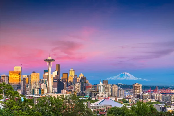 Seattle Washington États Unis Skyline Centre Ville Nuit Avec Rainier — Photo