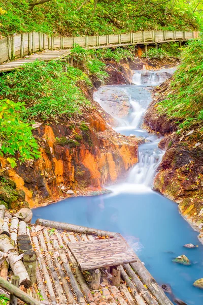 Noboribetsu, Hokkaido, Japonya Doğal kaplıcalar ayak Oyunuma nehir.