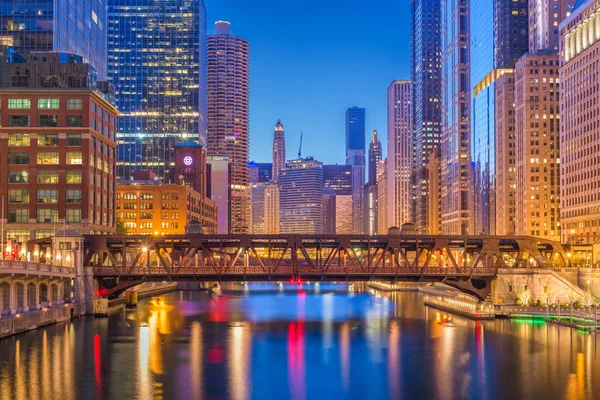 Chicago Illinois Usa Stadsgezicht Rivier Schemerlicht — Stockfoto