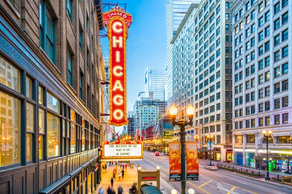Chicago Illinois Mayo 2018 Emblemático Teatro Chicago Calle Estatal Atardecer — Foto de Stock