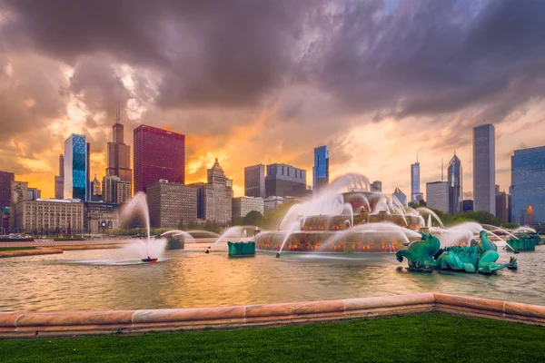 Chicago Illinois Usa Skyline Desde Buckingham Fountain Anochecer — Foto de Stock