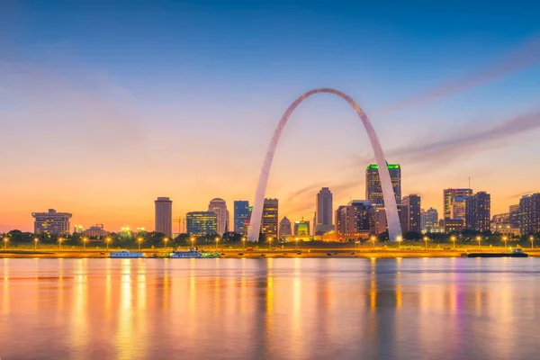 Louis Missouri Usa Stadsbild Med Båge Och Tingshus Skymningen — Stockfoto