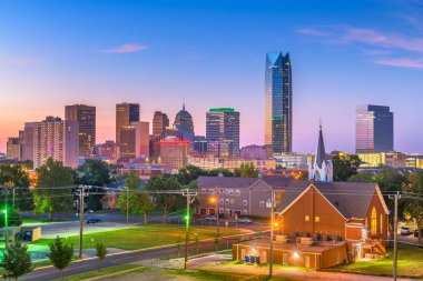Oklahoma City, Oklahoma, ABD alacakaranlıkta gökyüzü.