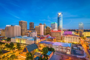 Oklahoma City, Oklahoma, ABD alacakaranlıkta gökyüzü.