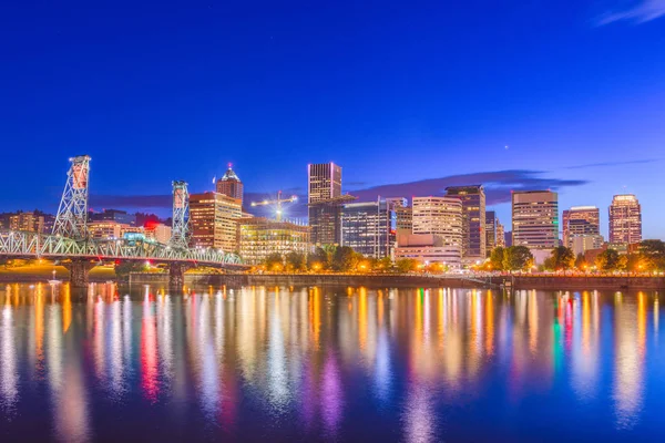 Portland Oregon Usa Skyline Atardecer Río Willamette —  Fotos de Stock