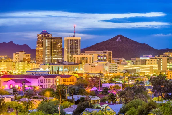 Tucson Arizona Usa Downtown Skyline Mit Wachtberg Der Abenddämmerung Berggipfel — Stockfoto