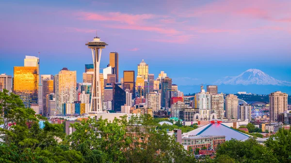 Centrum Skyline Van Seattle Washington Usa Night Met Mount Rainier — Stockfoto