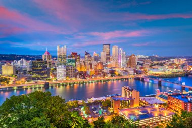 Pittsburgh, Pennsylvania, ABD skyline Nehri üzerinde.