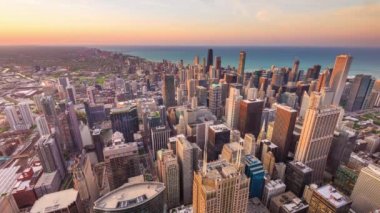 Chicago, Illinois, ABD Hava şehir manzarası zaman atlamalı günden itibaren gece.