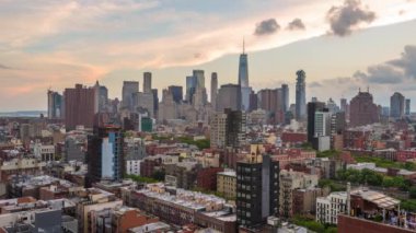 New York, New York, ABD finans bölgesine Lower East Side alacakaranlıkta manzarası.