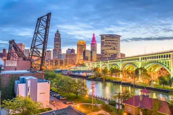 Panoramę Miasta Cleveland Ohio Usa Nad Rzeka Cuyahoga — Zdjęcie stockowe