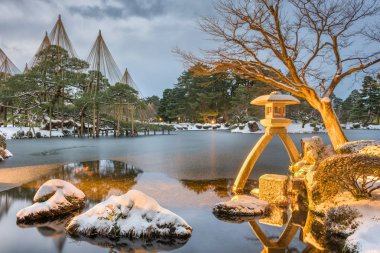 Kenrokuen Garden Kanazawa, Japonya kış şafak.
