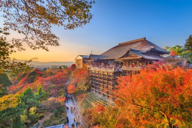 Kyoto, Japonya Kiyomizu-dera Tapınağı 'nda sonbahar mevsimi boyunca.