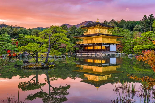 Kyoto Japonya Kinkaku Alacakaranlıkta Altın Pavyon Tapınağı — Stok fotoğraf