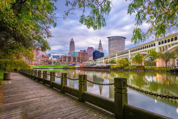 Cleveland Ohio Usa Downtown Skyline Cuyahoga River Dusk — Stock Photo, Image