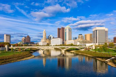 Columbus, Ohio, Amerika Birleşik Devletleri şehir manzarası Scioto Nehri.