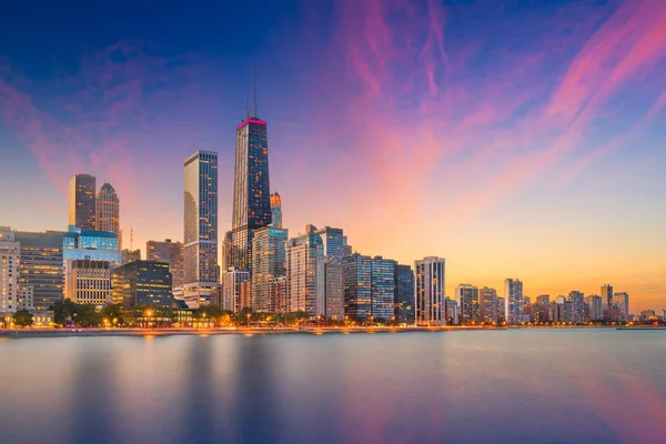 Chicago Illinois Usa Skyline Der Innenstadt Vom Michigansee Der Abenddämmerung — Stockfoto