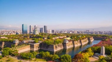 Osaka, Japonya cityscape ve kale.