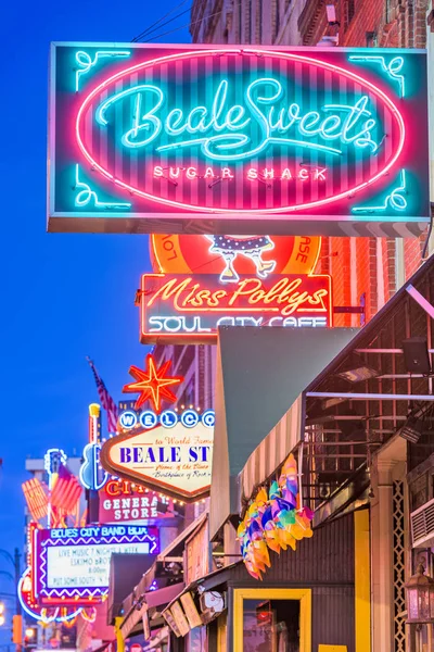 Memphis Tennessee Agosto 2017 Blues Clubs Histórica Calle Beale Crepúsculo —  Fotos de Stock