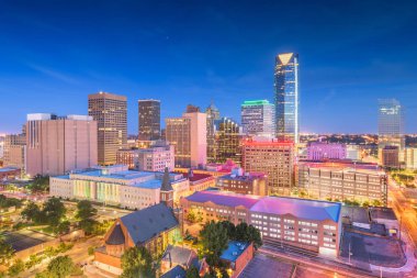 Oklahoma City, Oklahoma, ABD alacakaranlıkta gökyüzü. 