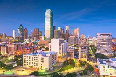Dallas, Texas, ABD skyline Dealey Plaza üzerinde.