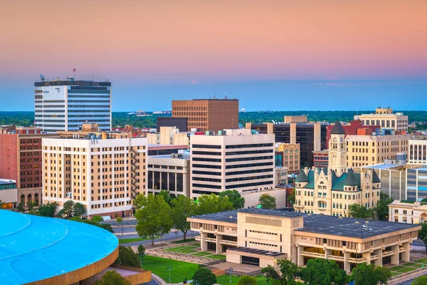 Wichita Kansas Amerikai Egyesült Államok Belvárosi Skyline Alkonyatkor — Stock Fotó