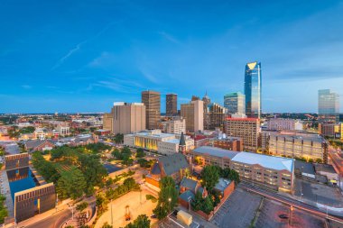 Oklahoma City, Oklahoma, ABD alacakaranlıkta gökyüzü. 