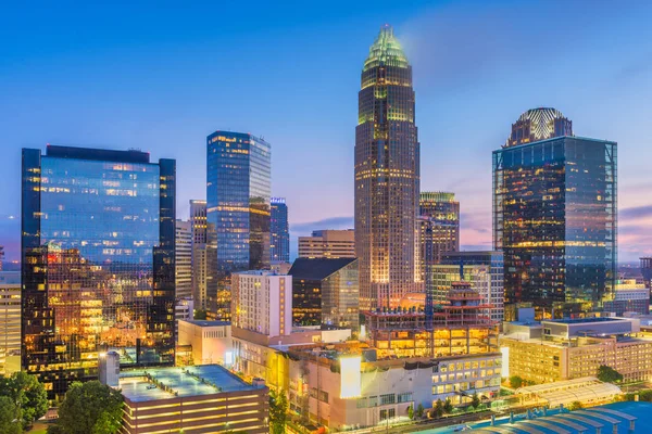 Charlotte North Carolina Usa Uptown Skyline Schemerlicht — Stockfoto