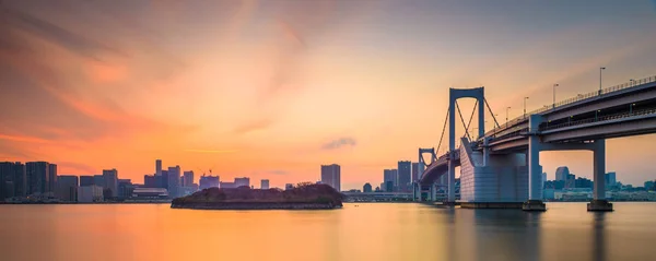 Tokyo Japan Regenboog Brug Baai Bij Avondschemering — Stockfoto