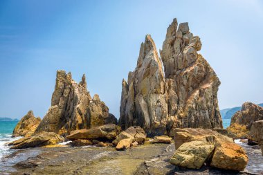 Kushimoto, Wakayama, Japonya kıyı şeridi Hashi-GUI-IWA, kayalar.