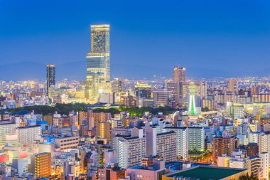 Osaka, Japonya şehir manzarası alacakaranlıkta Abeno bölgesinde.